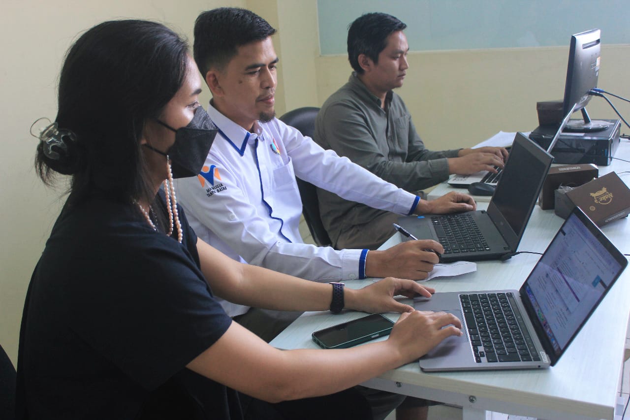 Peserta melakukan ujikom