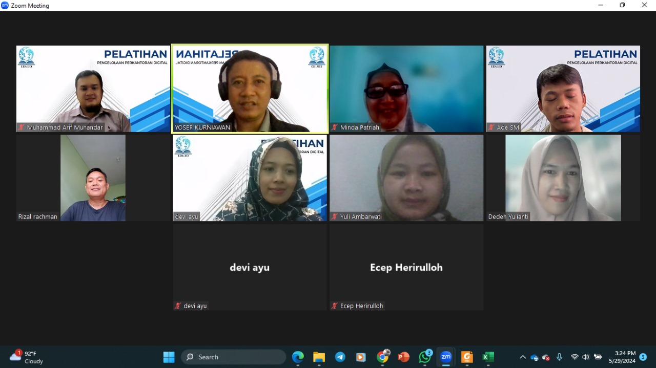 Peserta melakukan studi kasus