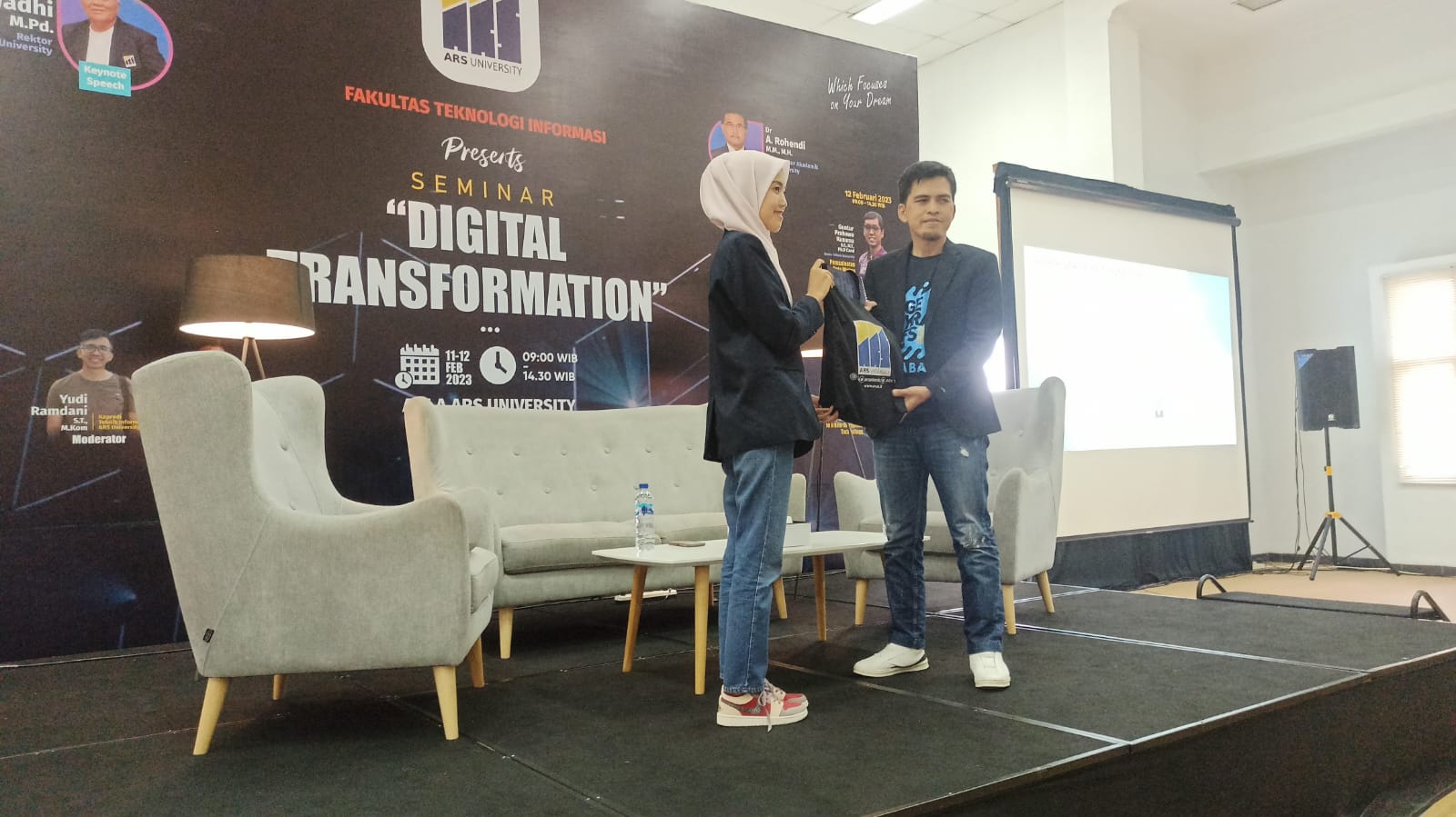 Peserta melakukan ujikom