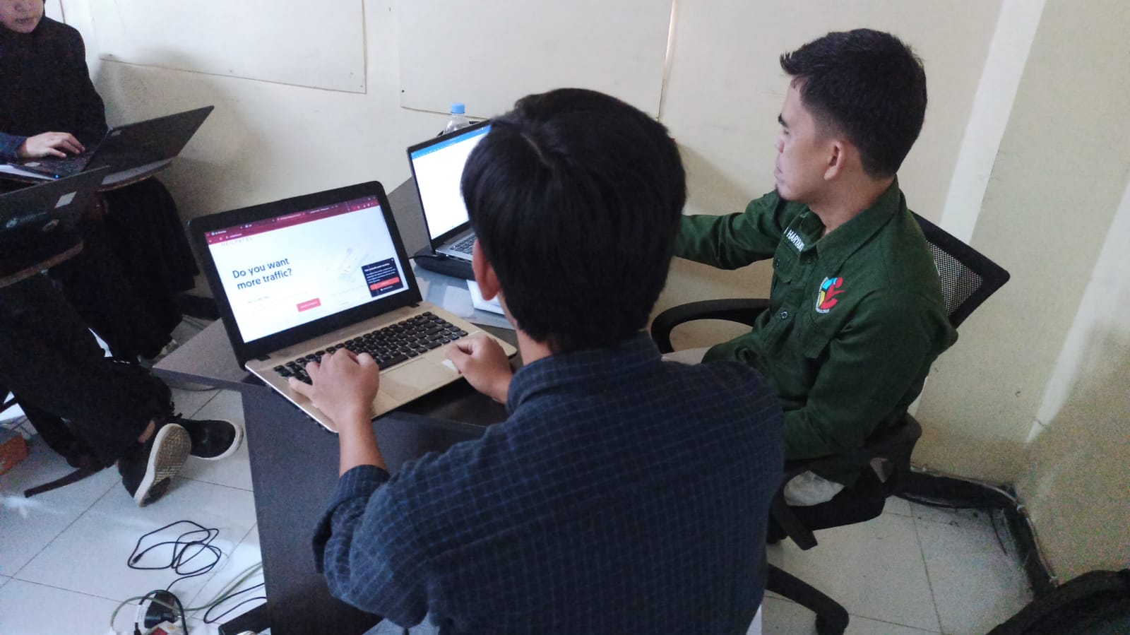 Peserta melakukan studi kasus