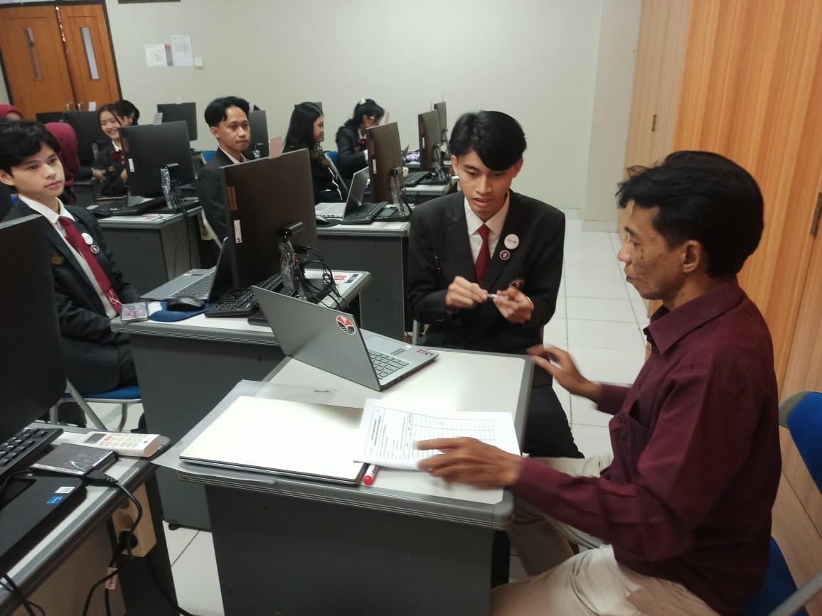 Peserta melakukan studi kasus