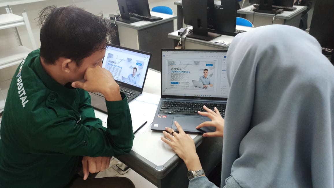 Fasilitator memberikan materi