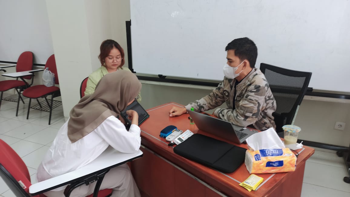 Peserta melakukan studi kasus