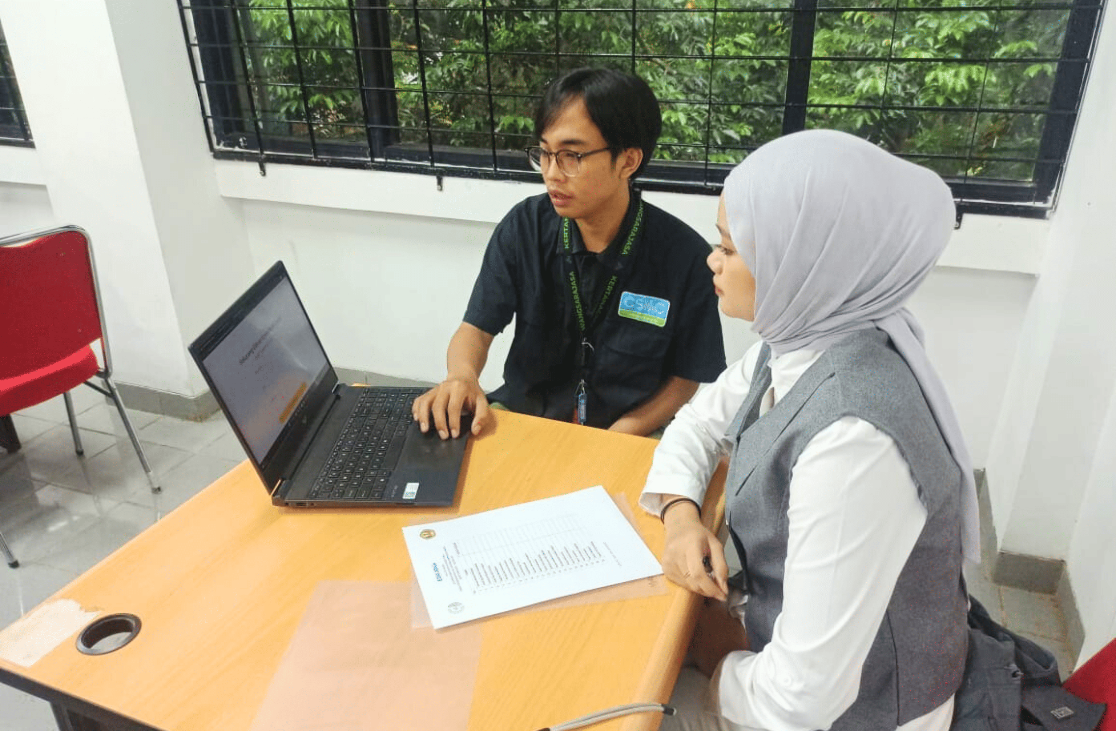 Peserta melakukan studi kasus