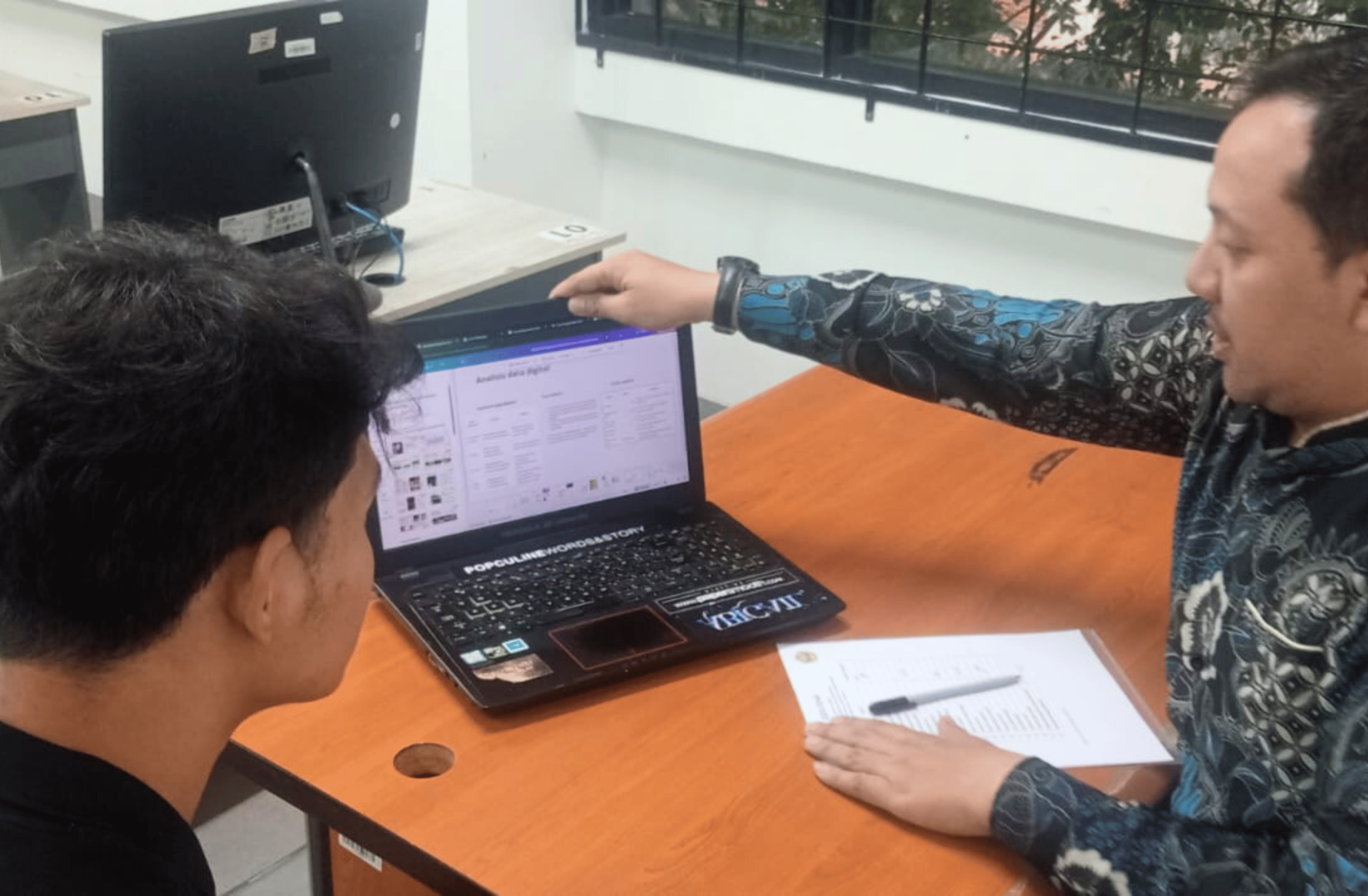 Peserta melakukan studi kasus