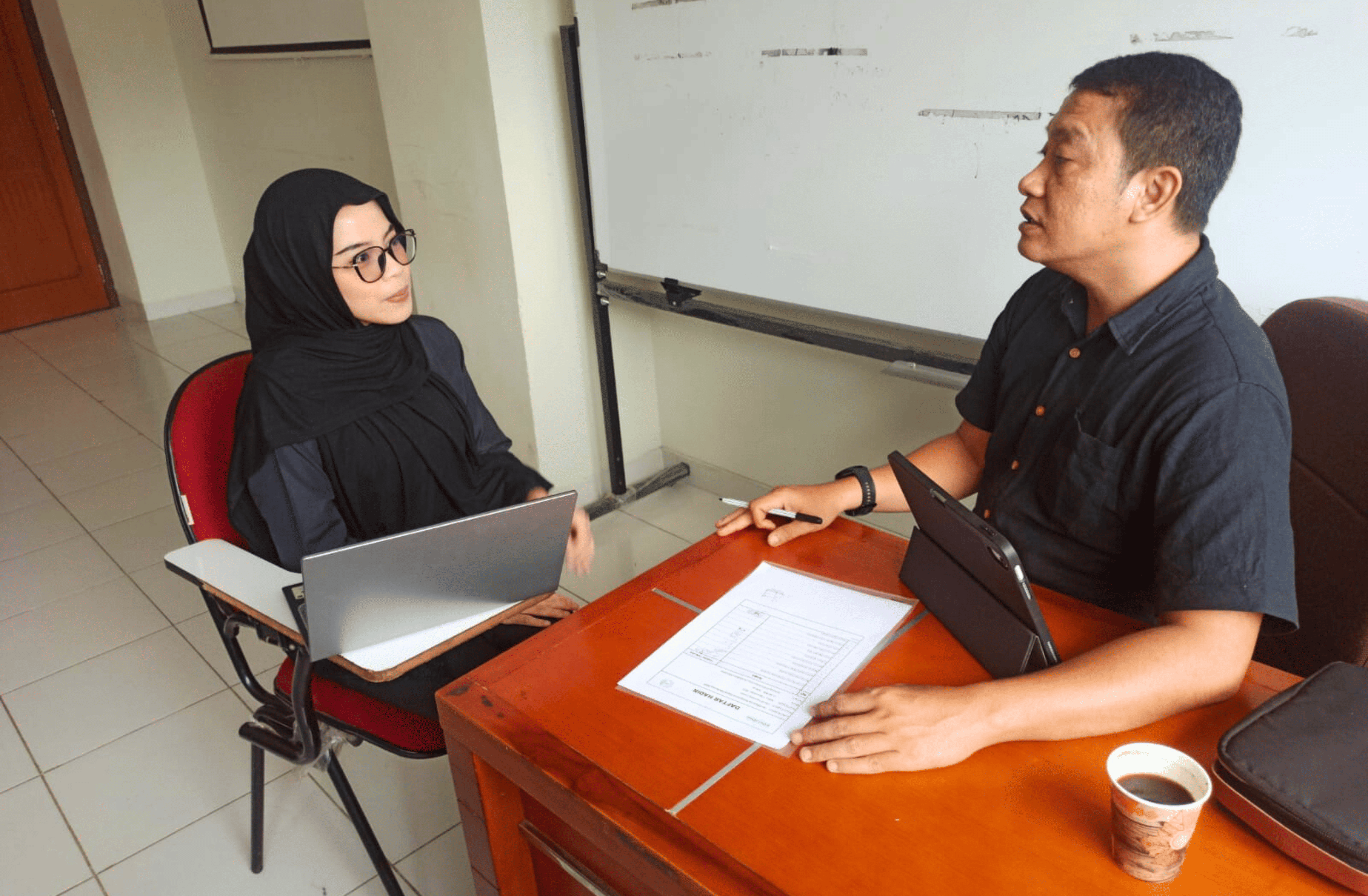 Peserta melakukan studi kasus