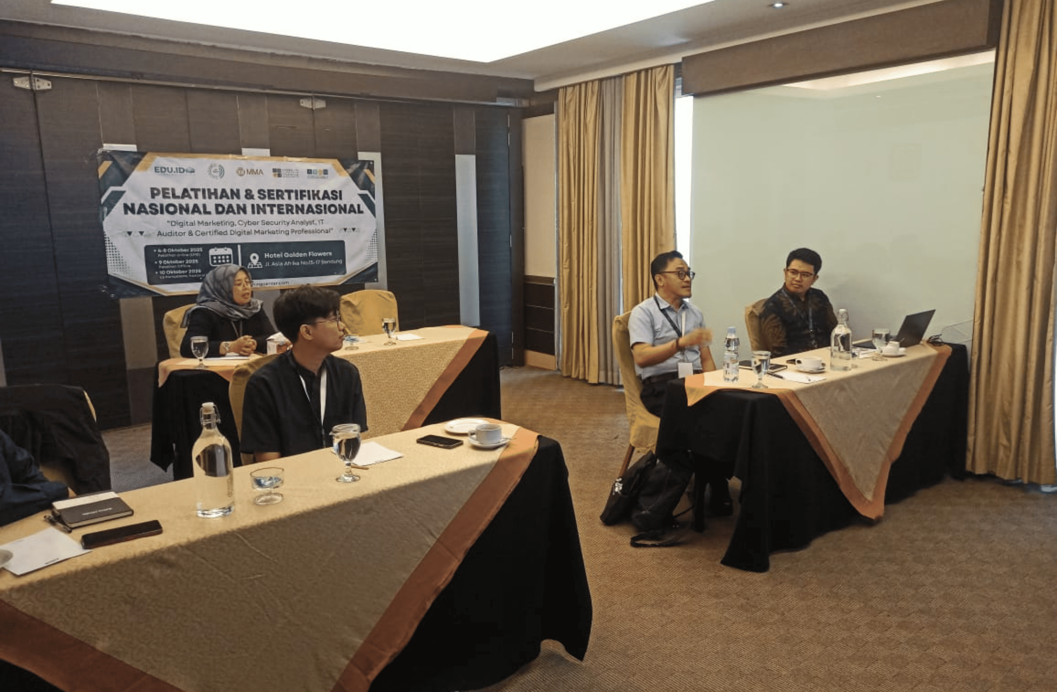 Peserta melakukan studi kasus